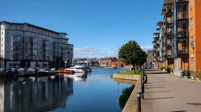 5. Riverside lifestyle & outdoor spaces