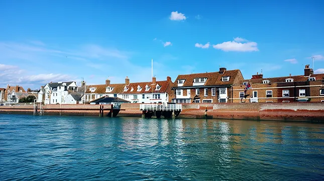 Burnham-on-Crouch Riverside Living with a Nautical Touch